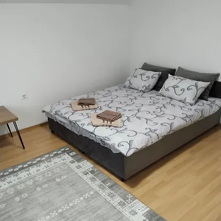 Topsan Prenociste 公寓 Sokolac (East Sarajevo)